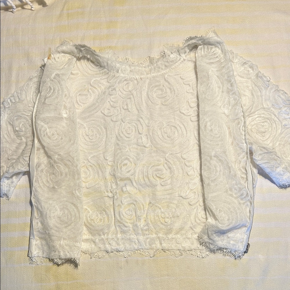 Floral White Lace Short-Sleeve Cropped Top, zip back size Medium - Picture 7 of 7